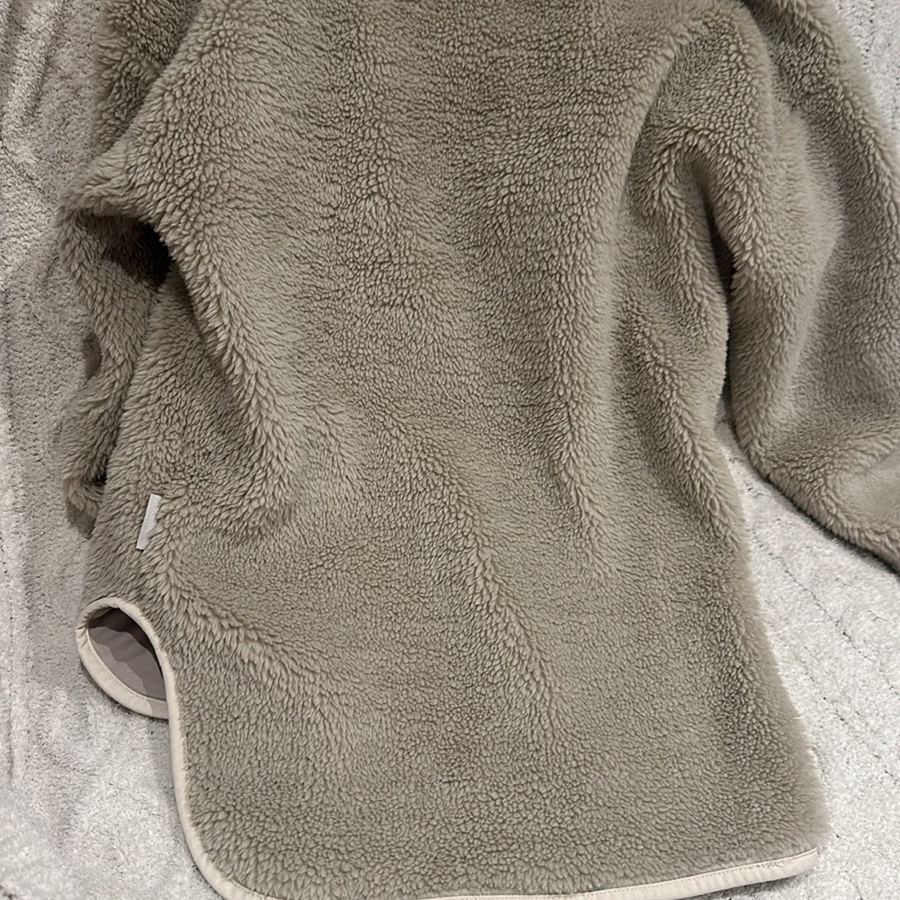 NWOT Varley Myla Zip Through Teddy Beige and Cream Sherpa Jacket - Picture 9 of 11